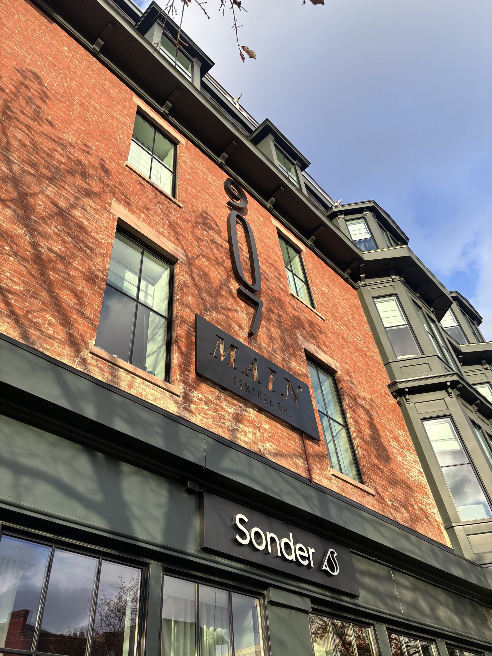 Hotel’s sudden shutdown sends guests scrambling for rooms