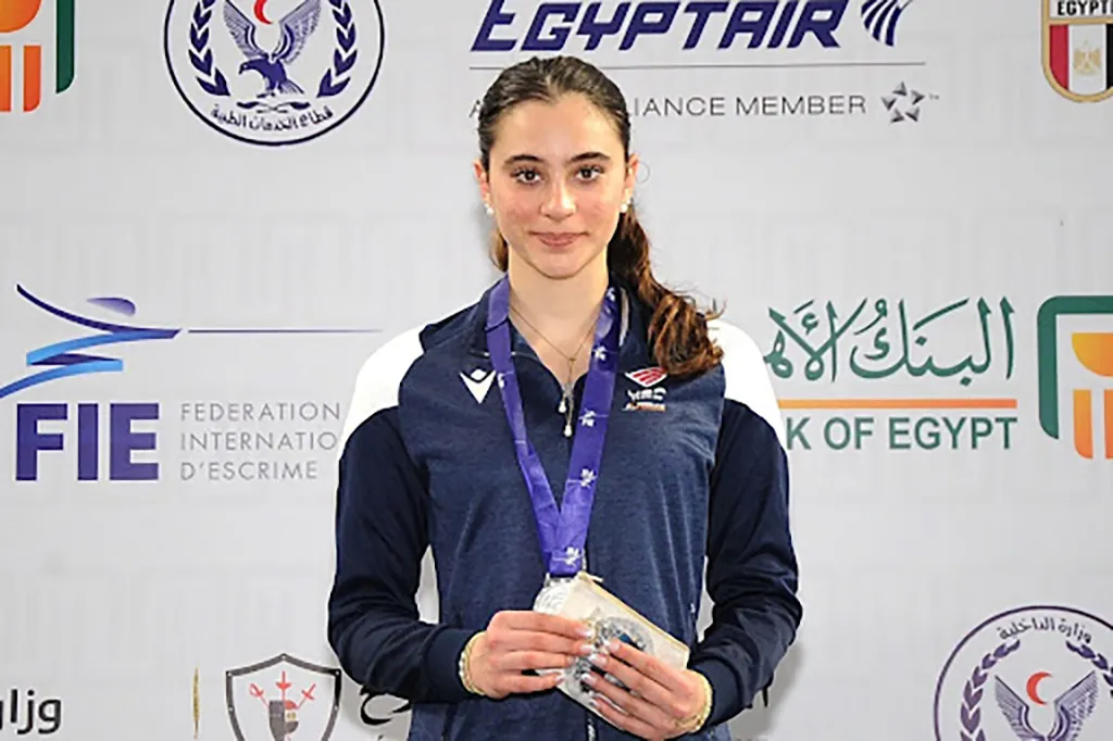 A Cambridge teen is the nation’s best junior épée fencer